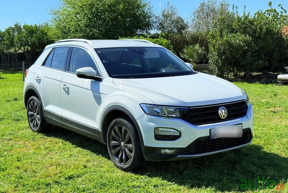 2019' Volkswagen T-Roc 1.0 Tsi photo #2