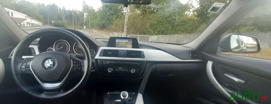 2013' BMW 316 Sport photo #2