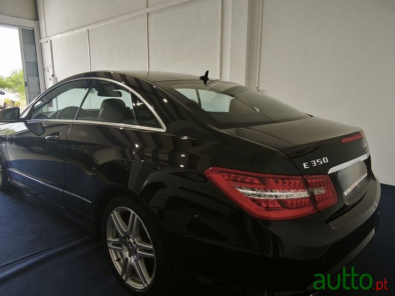 2010' Mercedes-Benz Classe E photo #3