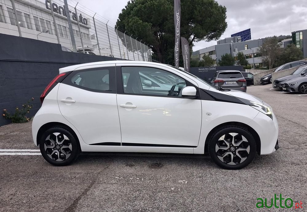 2022' Toyota Aygo 1.0 X-Play photo #5