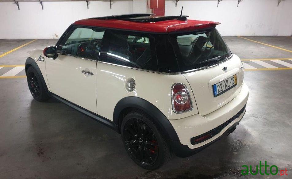 2011' MINI John Cooper Works R56 photo #2