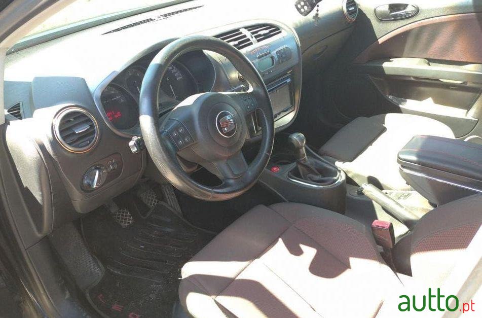 2006' SEAT Leon Sport photo #2