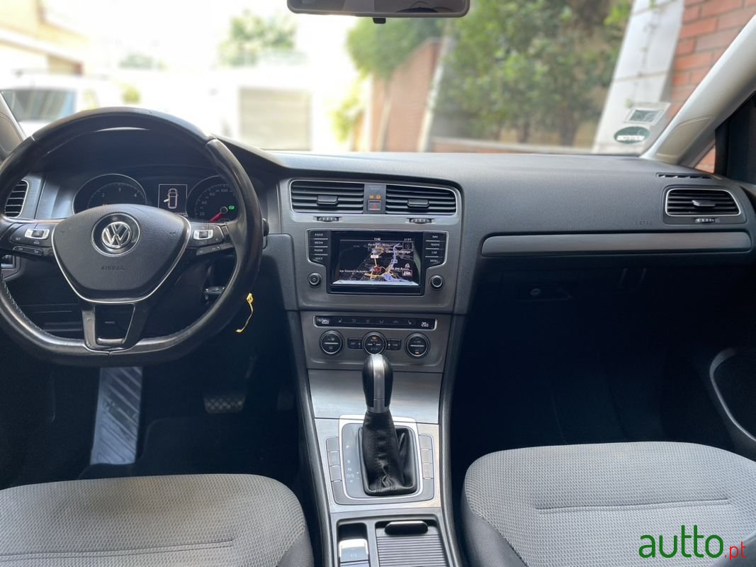 2013' Volkswagen Golf Variant photo #5