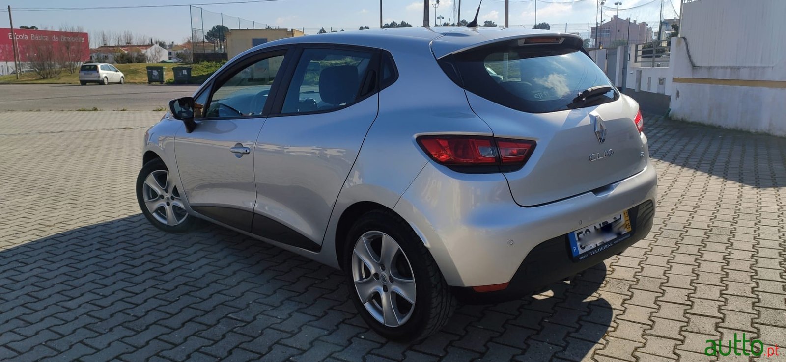 2013' Renault Clio photo #2