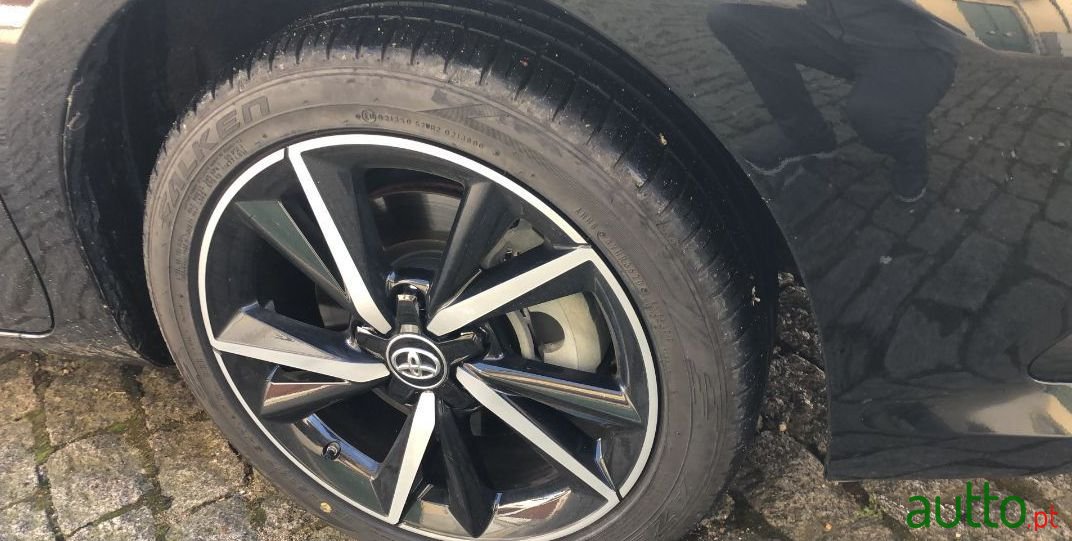 2018' Toyota Auris photo #3