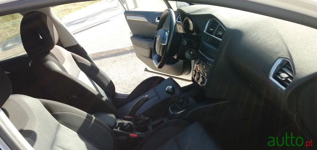 2013' Citroen C4 photo #5