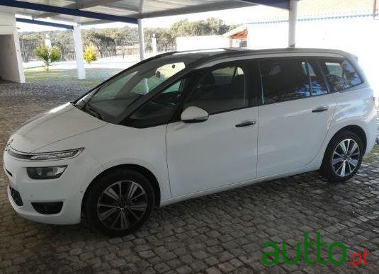 2015' Citroen C4 Grand Picasso photo #2