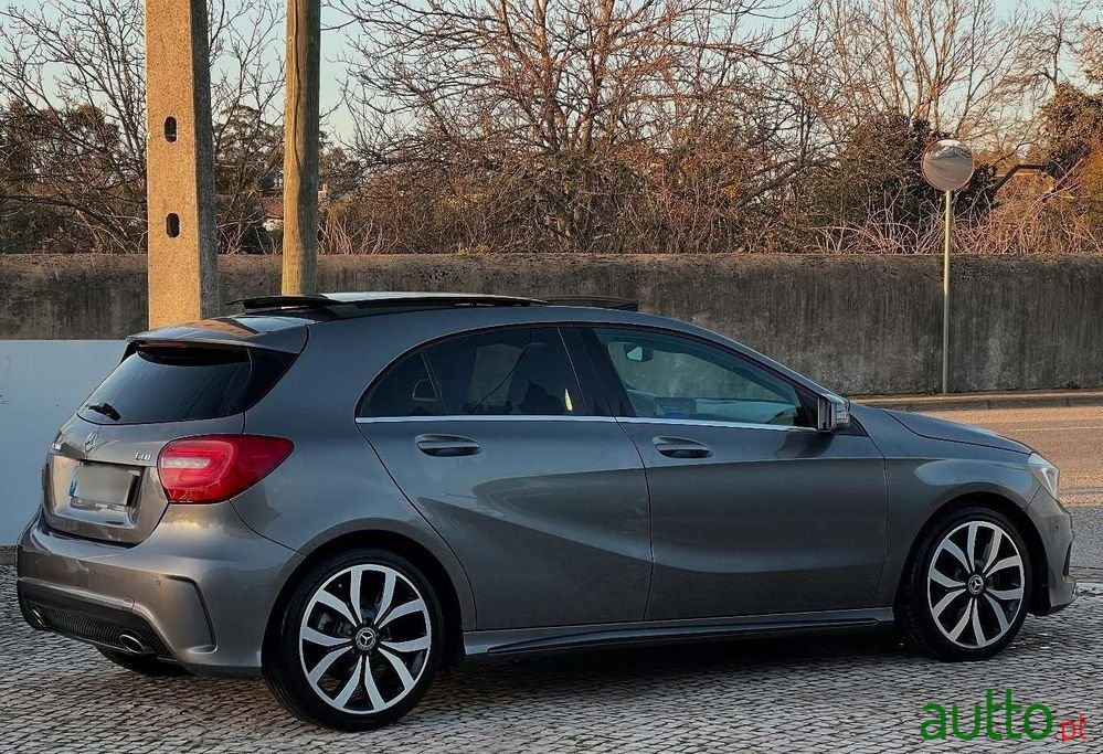 2012' Mercedes-Benz Classe A photo #5