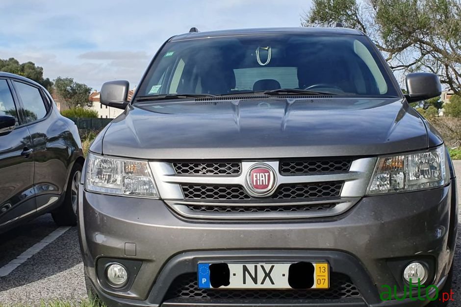 2013' Fiat Freemont photo #2