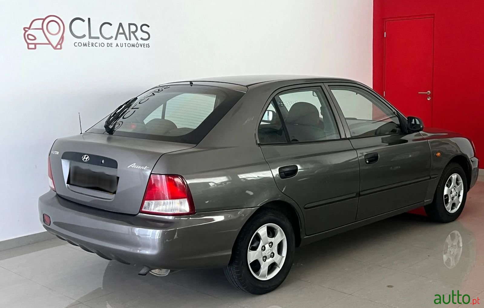 2000' Hyundai Accent photo #4