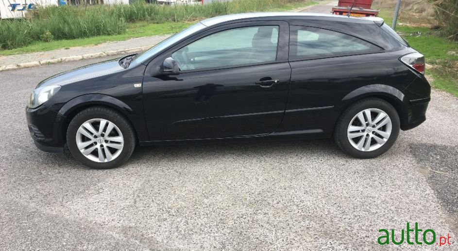 2010' Opel Astra Gtc photo #3