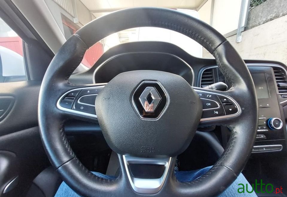 2017' Renault Megane photo #5