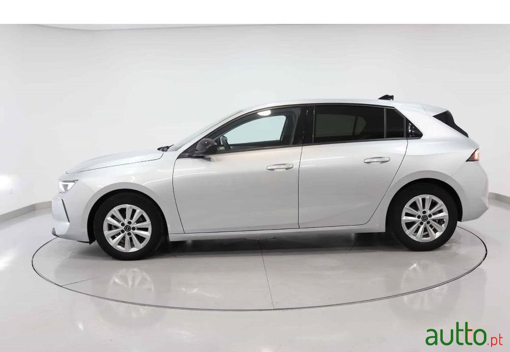 2022' Opel Astra 1.2 T Business photo #4