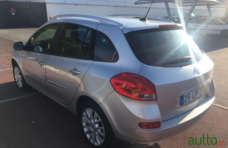 2011' Renault Clio Break photo #1