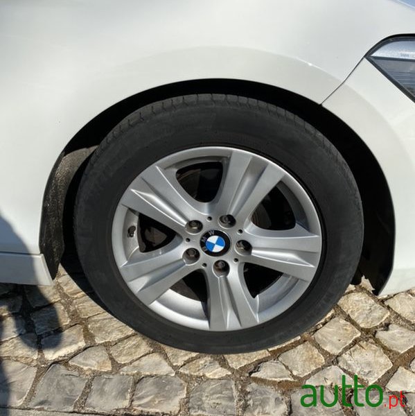 2012' BMW 116 photo #3