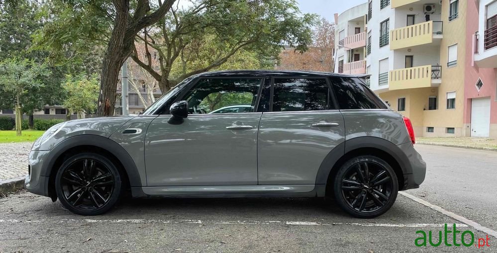 2019' MINI Cooper D Auto photo #3