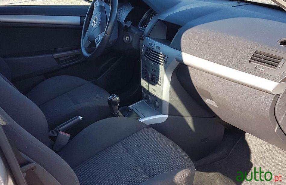 2008' Opel Astra Caravan photo #3