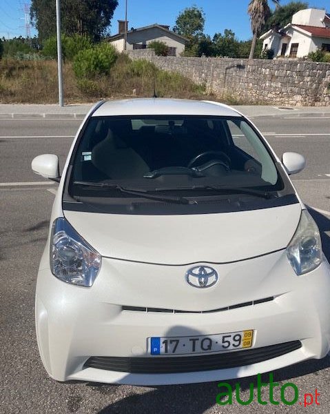 2009' Toyota iQ photo #1