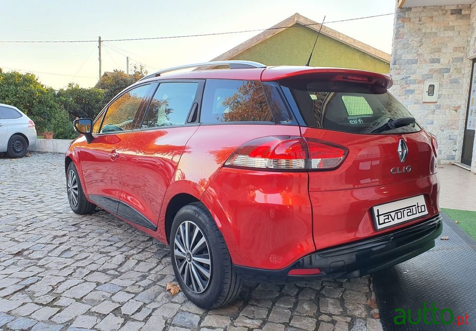 2015' Renault Clio Sport Tourer photo #6