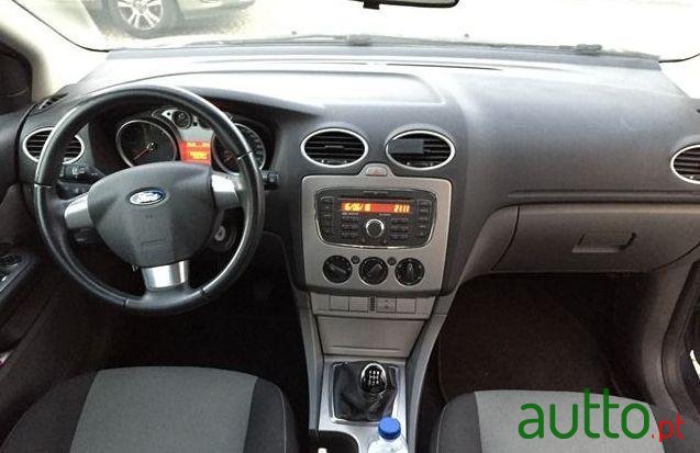 2010' Ford Focus Sw photo #1