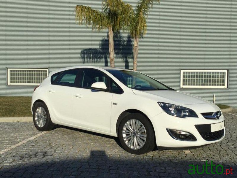 2014' Opel Astra 1.6 Cdti Cosmo S/S photo #1