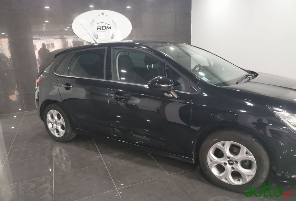 2017' Citroen C4 photo #2