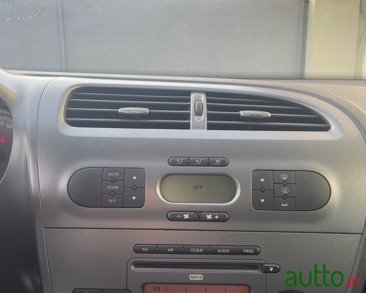 2008' SEAT Leon photo #5