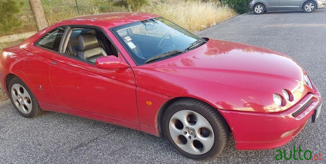 2002' Alfa Romeo GTV photo #3