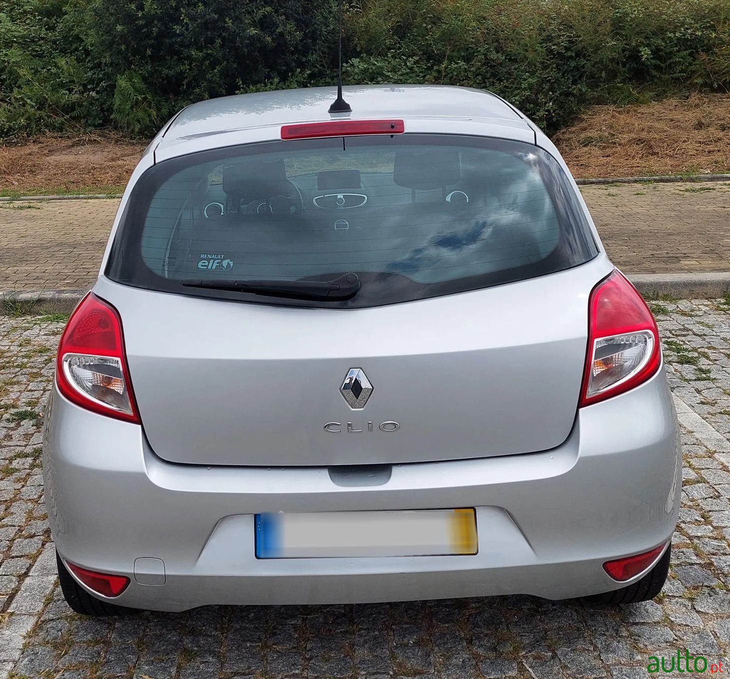 2011' Renault Clio photo #3