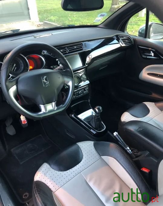 2011' Citroen DS3 photo #5