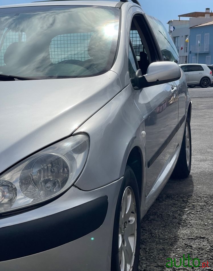 2002' Peugeot 307 1.4 Hdi Xs photo #2