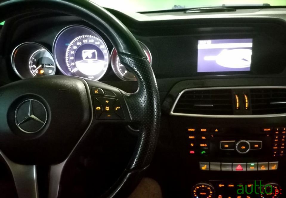 2012' Mercedes-Benz C-220 photo #3