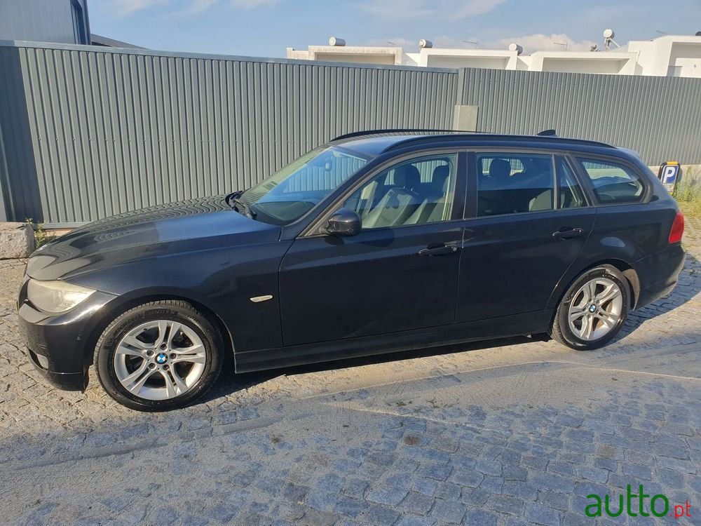 2011' BMW Série 3 D Touring photo #4