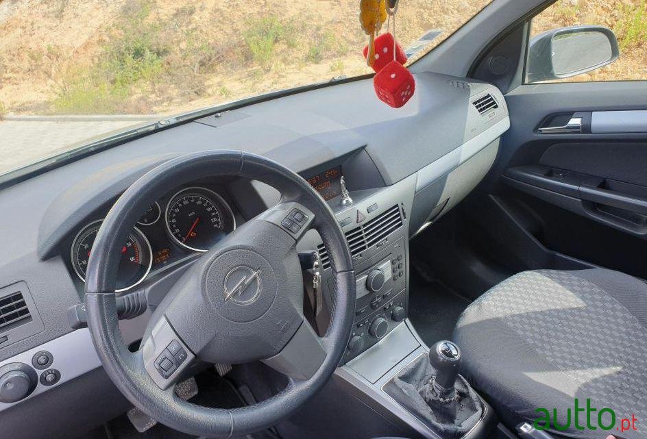2007' Opel Astra photo #1