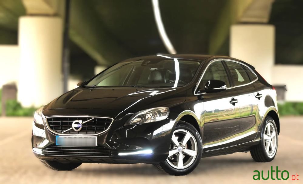 2012' Volvo V40 photo #1