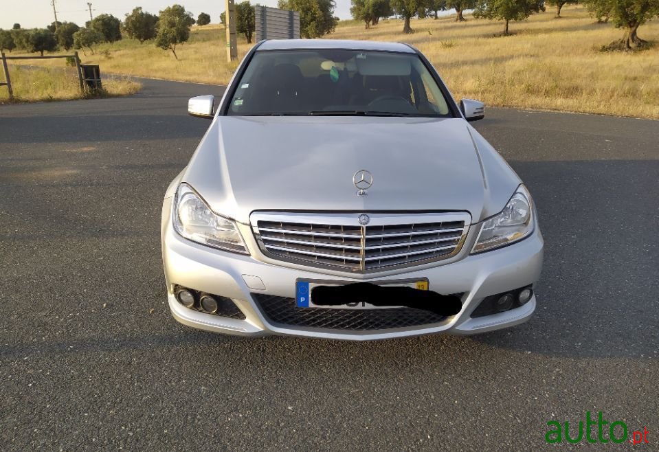 2013' Mercedes-Benz C-220 photo #2