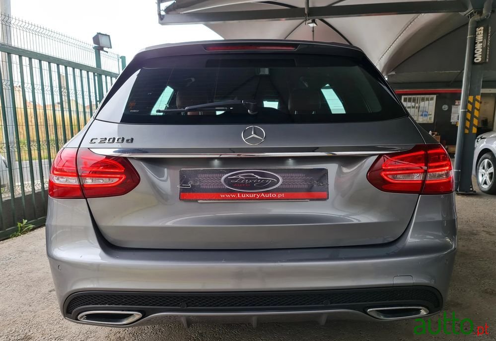 2015' Mercedes-Benz Classe C photo #3