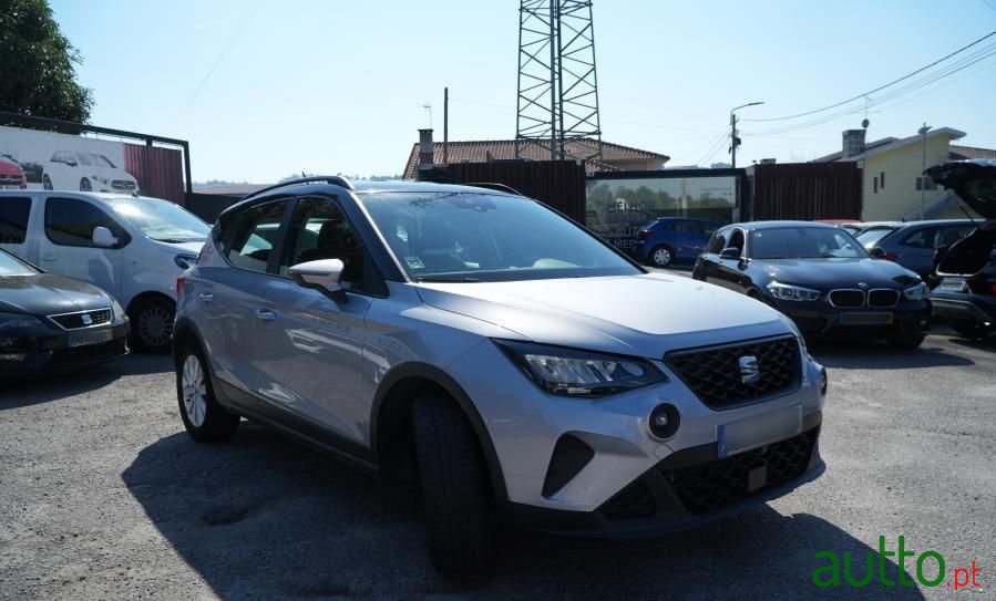 2023' SEAT Arona 1.0 Tsi Style photo #2