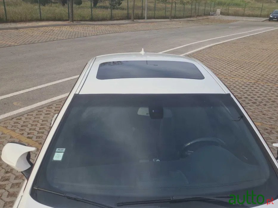 2010' BMW 320 photo #5