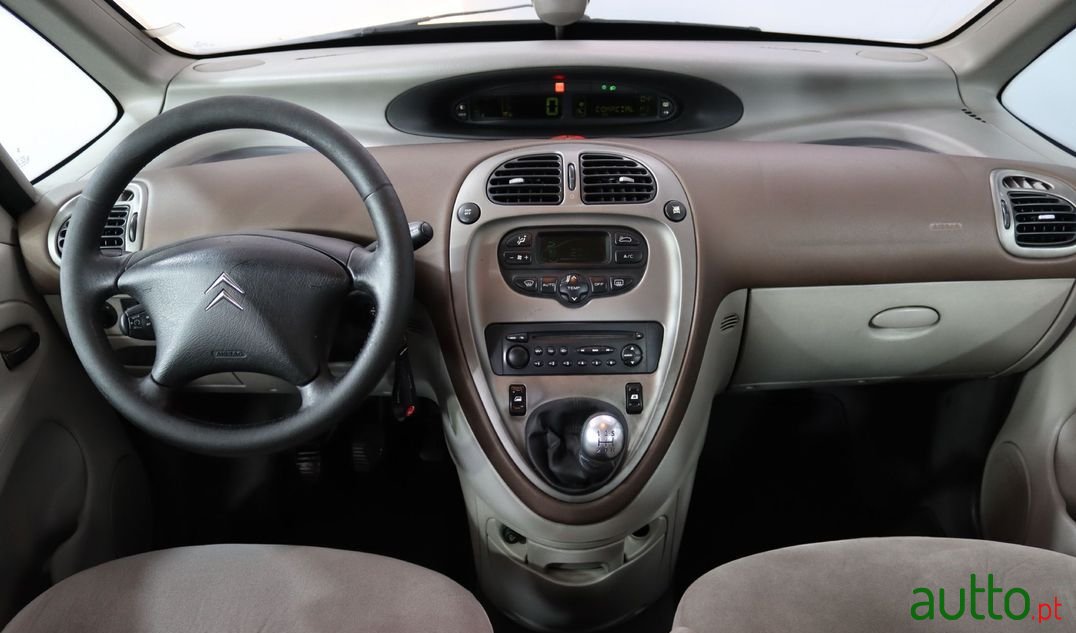 2004' Citroen Xsara Picasso photo #6