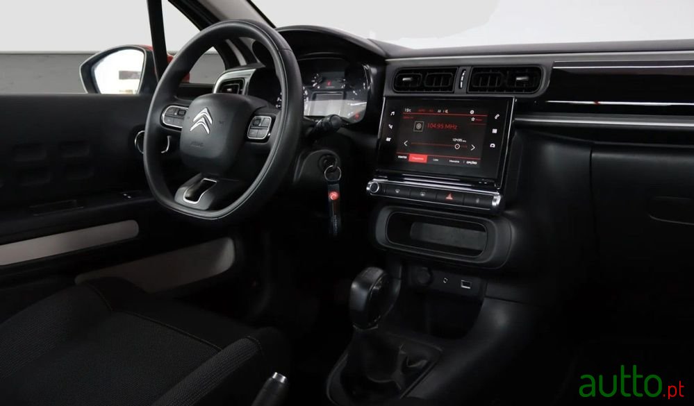 2021' Citroen C3 1.2 Puretech Shine photo #4