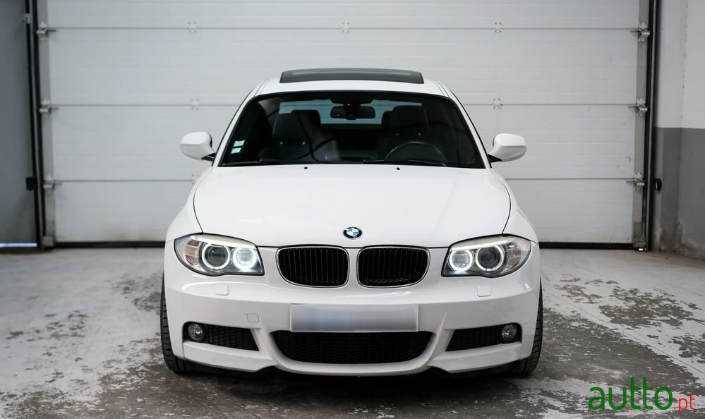 2012' BMW 123 D Auto photo #5