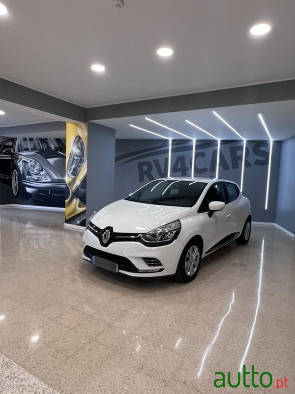 2017' Renault Clio Sport Tourer photo #6