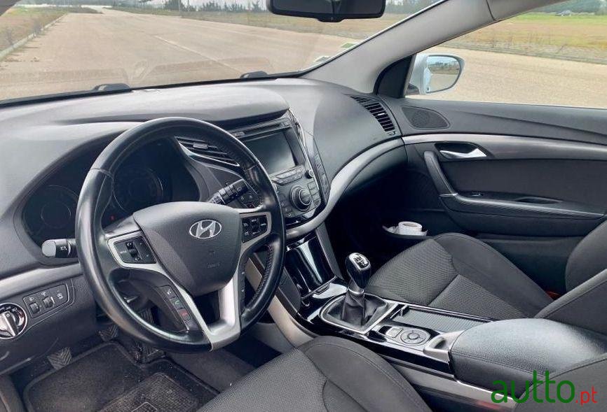 2014' Hyundai i40 Sw photo #2