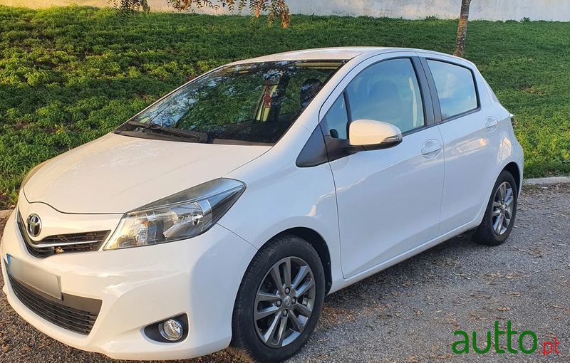 2014' Toyota Yaris photo #1