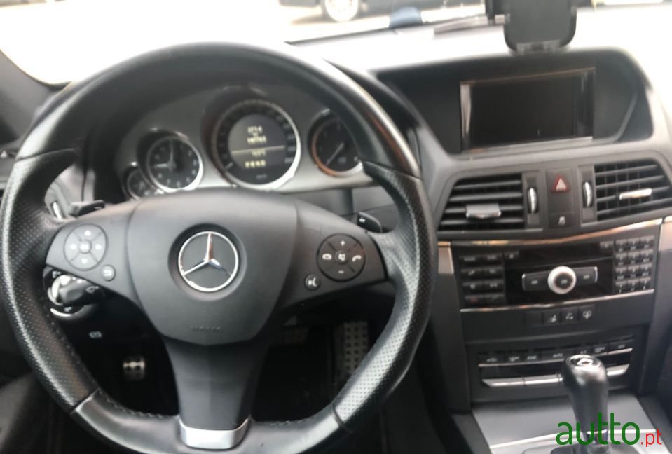 2010' Mercedes-Benz E-350 photo #6