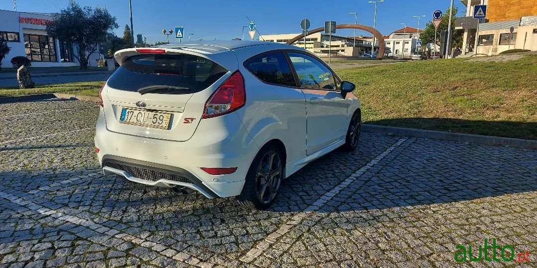 2014' Ford Fiesta photo #6