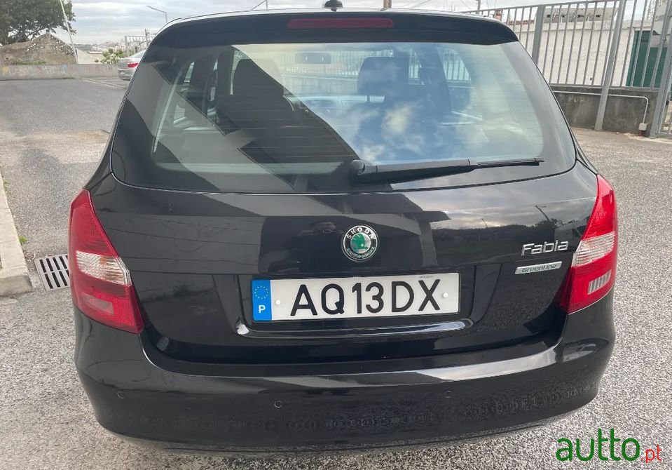 2012' Skoda Fabia Break photo #2