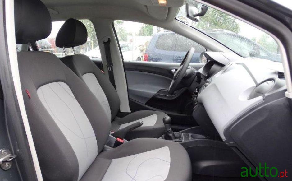 2013' SEAT Ibiza Tdi photo #2