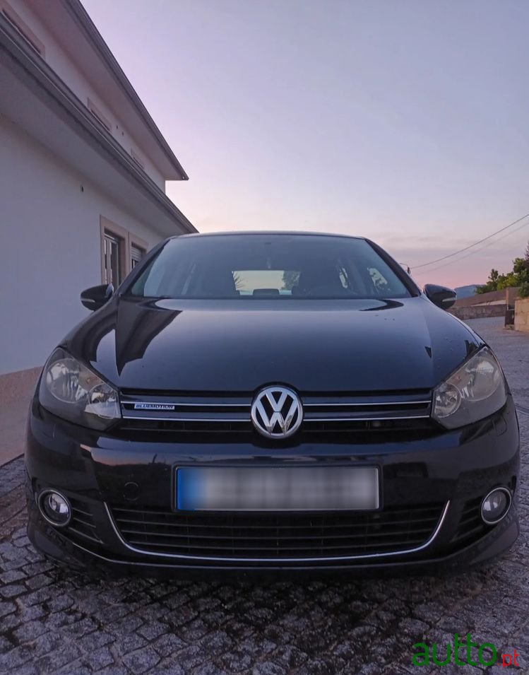 2010' Volkswagen Golf photo #1